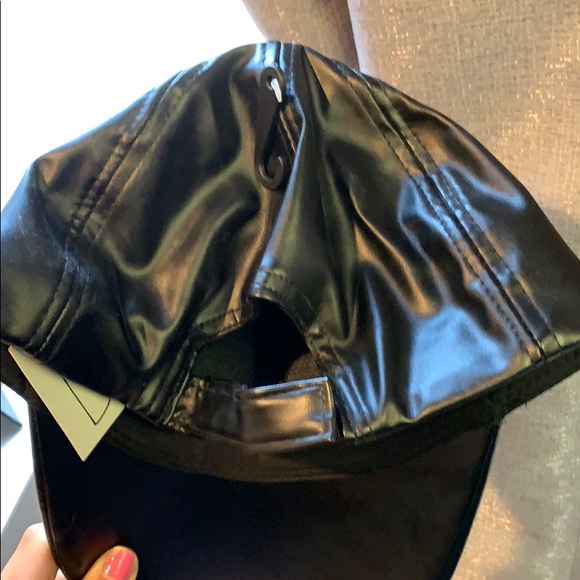 Black leather hat - Picture 2 of 4